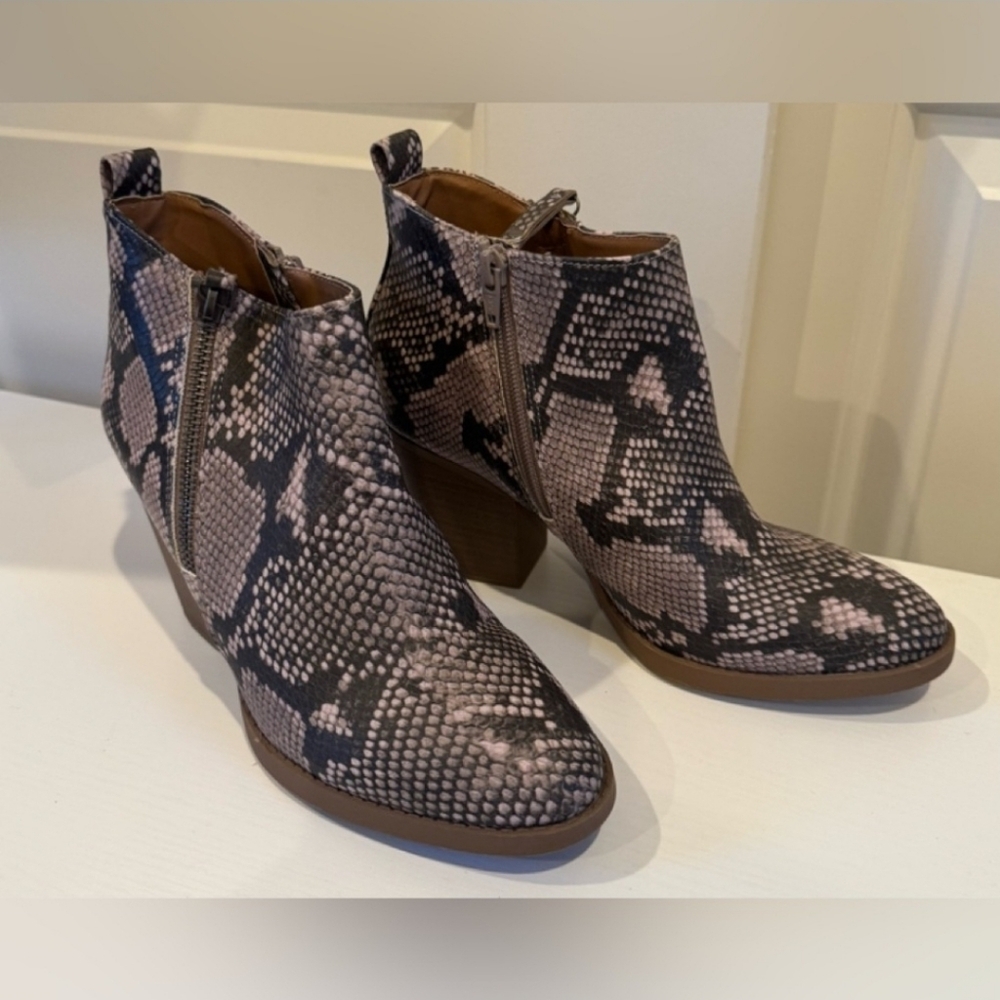 Universal Thread Snakeskin Ankle Block Heel Boots. Size 7.5